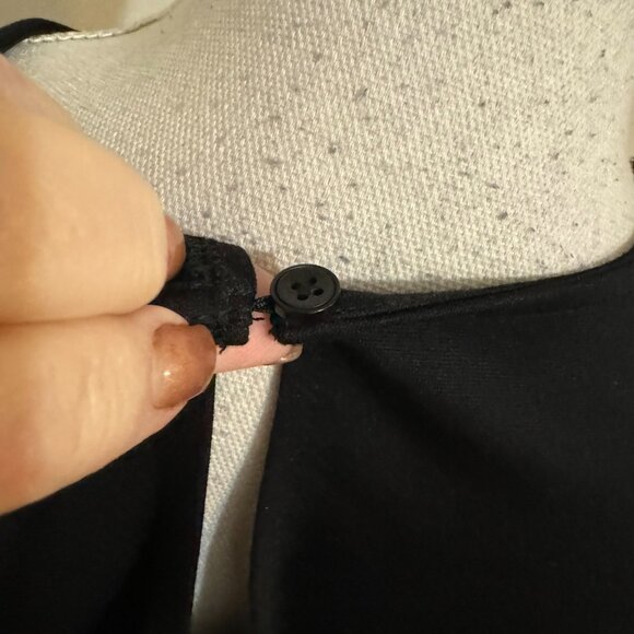 * ❤️THE LIMITED BLACK 3/4 SLEEVE TOP w/NECKLINE DETAIL   OX - Picture 7 of 8